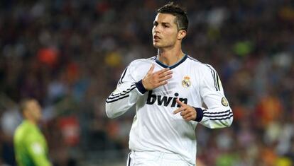 Cristiano Ronaldo celebra un gol al Barcelona en el clásico de la pasada temporada en el Camp Nou. 