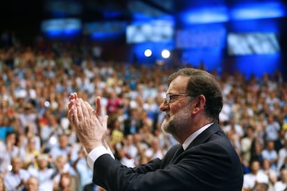 El presidente del Partido Popular, Mariano Rajoy, tras su intervención en el congreso.