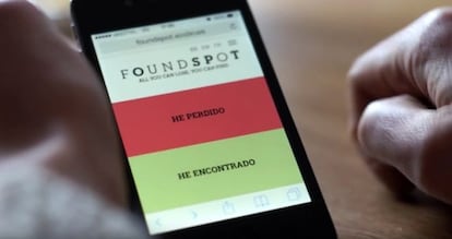 Un usuario utiliza la plataforma de Foundspot, donde se registra la p&eacute;rdida o hallazgo de un objeto o mascota.