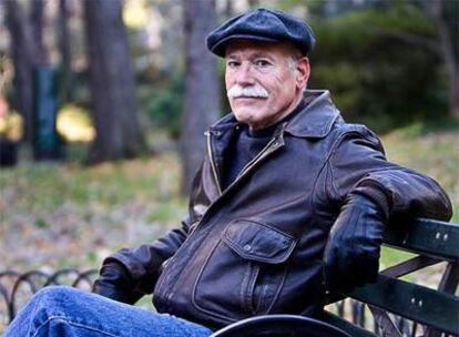 Tobias Wolff ha reunido en <i>Aquí empieza nuestra historia</i> una treintena de relatos. En la fotografía, el escritor el pasado invierno en Nueva York.