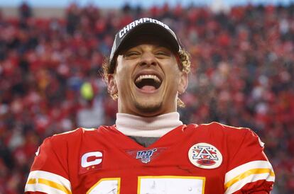 Mahomes celebra un triunfo en Kansas City.