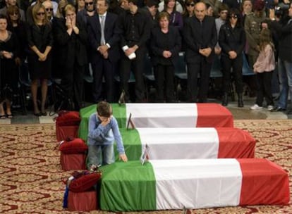 Un instante de los funerales de Estado oficiados en Roma para los soldados italianos fallecidos en Kabul.