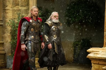 Chris Hemsworth y Anthony Hopkins, en el filme.