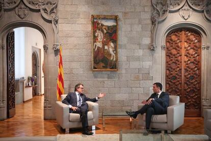 Artur Mas (left) and Pedro Sánchez met on Wednesday.