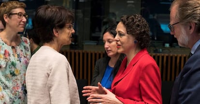 La comisaria europea Marianne Thyssen con la nueva ministra de Empleo, Magdalena Valerio.