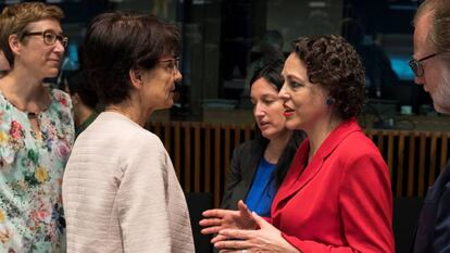 La comisaria europea Marianne Thyssen con la nueva ministra de Empleo, Magdalena Valerio.