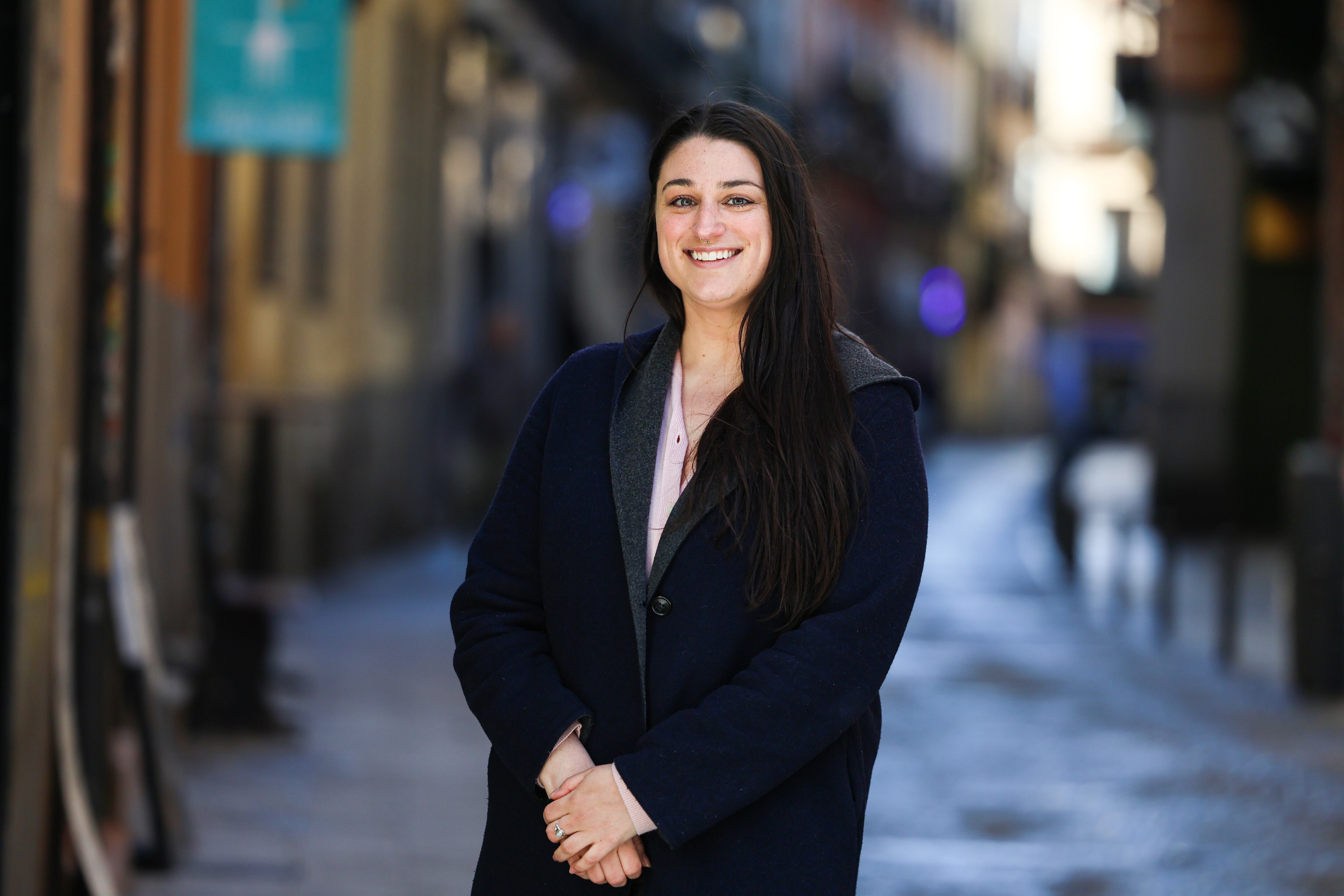  La norteamericana Mary Kate posa en el centro de Madrid.