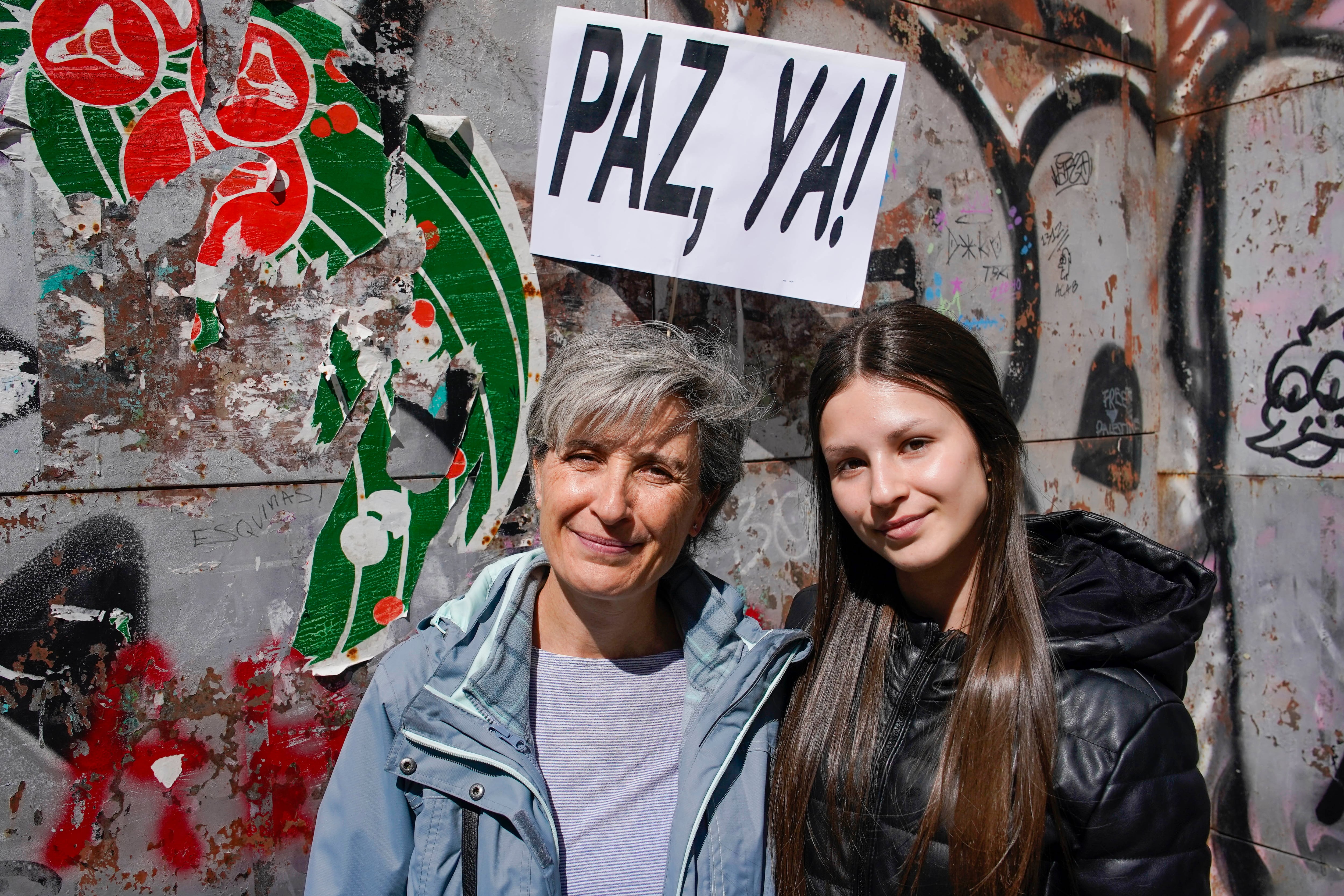 Olga de los Ríos junto a su hija, Lidia Fernando, durante la manifestación. 