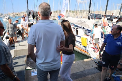 El rey Felipe VI y la princesa Leonor de Borbón, este sábado en el puerto.