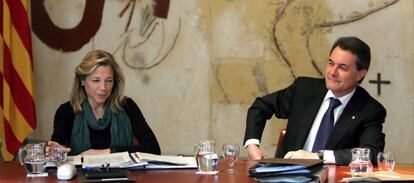 El presidente de la Generalitat, Artur Mas, y la vicepresidenta, Joana Ortega, durante la reunión semanal del gobierno catalán.