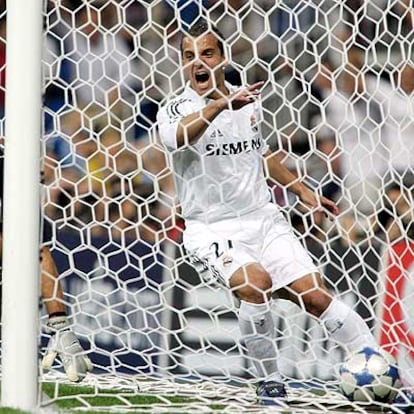 Soldado celebra su gol.