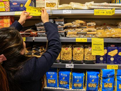 Los expositores de un supermercado de Madrid.