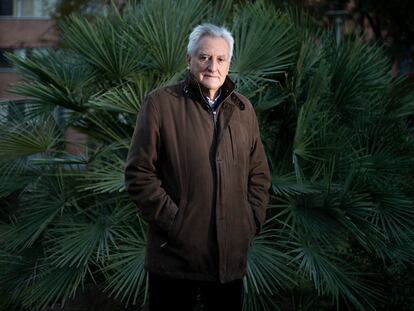 El catedrático de Ecología de la Universidad de Sevilla Enrique Figueroa, en la Facultad de Biología.