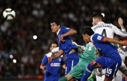 Ramos fa el primer gol, de cap.