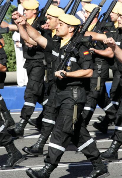 Otro de los puntos destacados del desfile ha sido la participación de la Unidad Militar de Emergencias (UME), creada recientemente por el Gobierno de Zapatero. El ministro de Defensa, José Antonio Alonso, ha advertido al presidente del Gobierno del paso de la nueva unidad, que se distingue por un uniforme negro y una boina amarilla mostaza. La UME estará formada por 4.310 militares que estarán totalmente operativos en 2008, aunque para el verano de 2007 un 50% de la unidad podrá actuar ante desastres naturales.