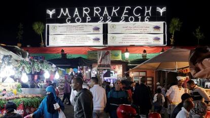 Plaza de Yamaa el Fna, en Marrakech, durante la Cumbre del Clima COP22.