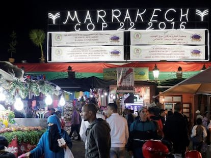 Plaza de Yamaa el Fna, en Marrakech, durante la Cumbre del Clima COP22.