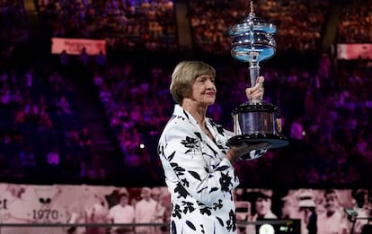 Margaret Court recibe un homenaje en la Rod Laver Arena de Melbourne.