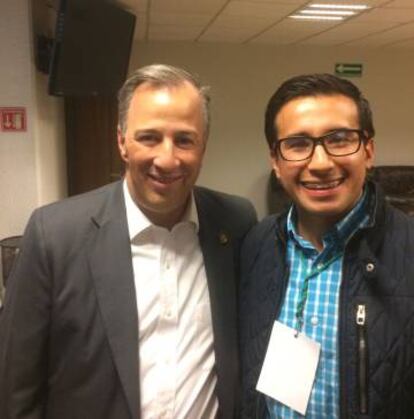 Hiram Hernández con José Antonio Meade, precandidato a la presidencia.