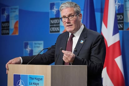 El primer ministro británico, Keir Starmer, en rueda de prensa este miércoles en La Haya, en Países Bajos.