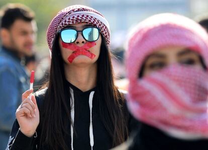 Una universitaria, durante una protesta por la libertad de expresión en Bagdad (Irak) en febrero de 2020.