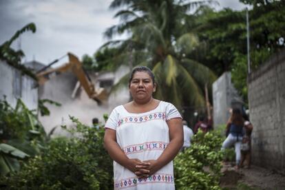 La casa de Amelia Luis Luna, habitante de Juchitán, tuvo que ser derrumbada después del sismo.