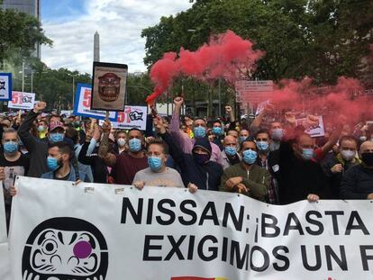 Concentración de trabajadores de Nissan en el centro de Barcelona, este jueves.
 