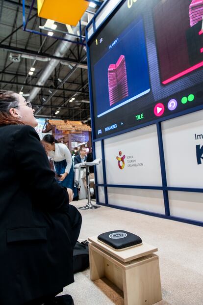 El taekwondo forma parte de la cultura de muchos de los países orientales. Este arte marcial se puede aprender en el expositor de Corea del Sur en Fitur, con un divertido juego de ‘romper la madera’.