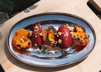 On the barbecue you can make desserts like this