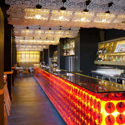Barra del <i>gastrobar</i> Estado Puro, en el Palacio de Tepa de Madrid.