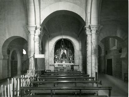Interior de la iglesia de Wamba, en una imagen de los años cincuenta.