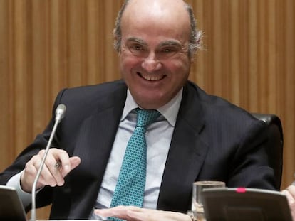 El ministro de Econom&iacute;a, Luis de Guindos, en la comisi&oacute;n parlamentaria sobre la crisis financiera el pasado 16 de enero. 