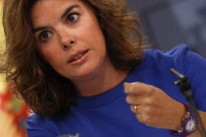 La vicepresidente del Gobierno, Soraya Sáenz de Santamaría, durante la rueda de prensa que ha ofrecido hoy tras la reunión del Consejo de Ministros.