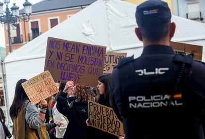 Concentración de estudiantes este viernes en Ponferrada.