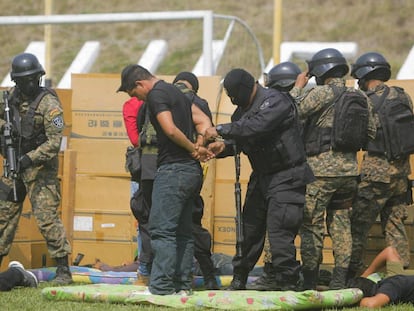 El Gobierno de El Salvador crea una fuerza especial para luchar contra las maras. 