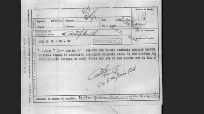 Documento que registra, en enero de 1969, que Caetano Veloso estaba preso y bajo investigación "sumaria".