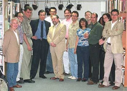 De izquierda a derecha, los editores José Noriega, Juan Alcántara, José María Espinasa, Víctor Manuel Mendiola, Jesús Munárriz, Julio Trujillo, Marcelo Uribe, Pedro Serrano, Claudia Pacheco, David Huerta, Roberto Rébora, María Fernanda Soro y León Plasencia Ñol.