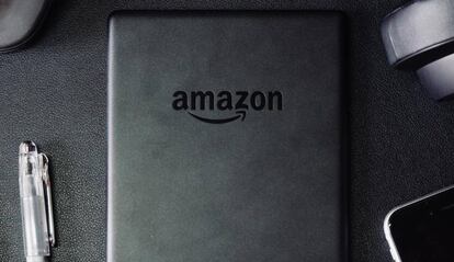 Logotipo de Amazon en un tablet