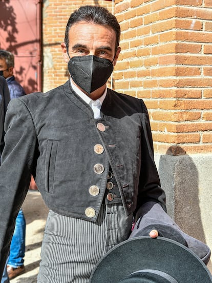 El torero Enrique Ponce, el pasado 2 de mayo en Las Ventas, con la efigie de Franco en la botonadura de la chaquetilla.