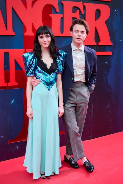 Natalia Dyer con su pareja, Charlie Heaton (Jonathan Byers en ‘Stranger Things’).