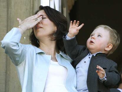 La princesa Mary de Dinamarca, con su hijo Christian.