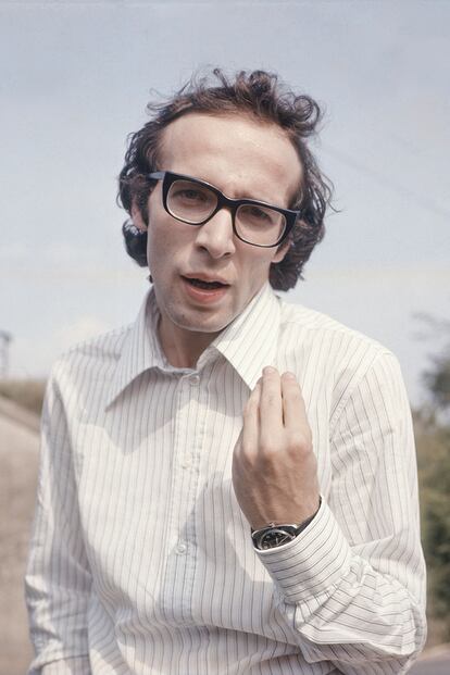 ROBERTO BENIGNI.
Jim Jarmusch le llamó para un papel en una de las cinco historias que componen su Noche en la Tierra (1991). Pronto captó la atención de la industria, y eso que solo sabía recitar versos de sus poetas favoritos, como Walt Whitman. "Algunos críticos aseguraron que fingía no hablar inglés porque me oían recitar esos poemas y pensaban que tenía un conocimiento refinado", bromeó. Dos años después, ya concedía entrevistas en el idioma anglosajón.