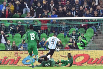 Ag&uuml;ero marca para Argentina ante Nigeria.