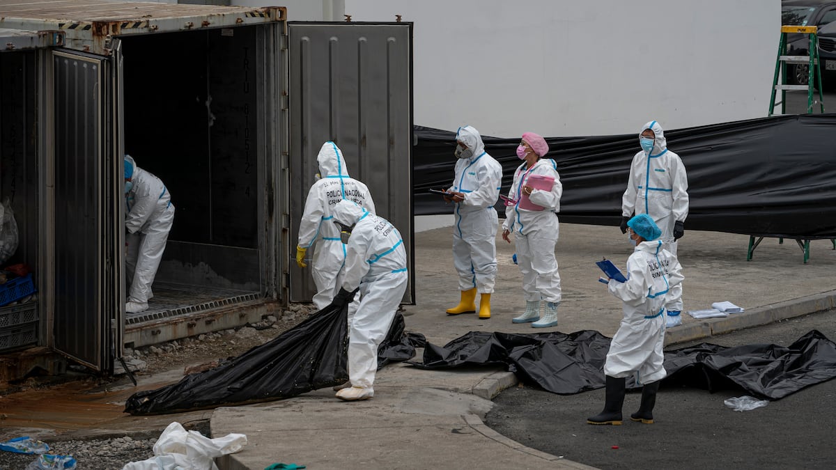 The Guayaquil morgue collapses with more than 200 rotting corpses of murdered people