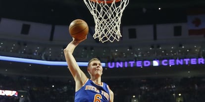 Kristaps Porzingis, pivot letón de los New York Knicks.