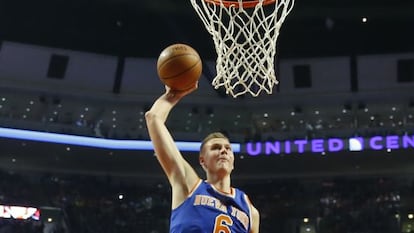 Kristaps Porzingis, pivot letón de los New York Knicks.