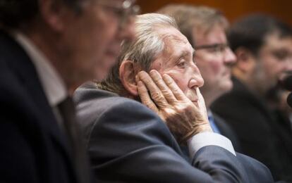 Francisco Rubio Llorente, en el centro, durante el debate.