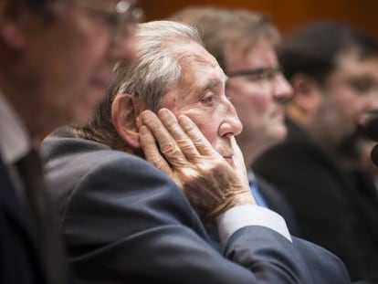 Francisco Rubio Llorente, en el centro, durante un debate.