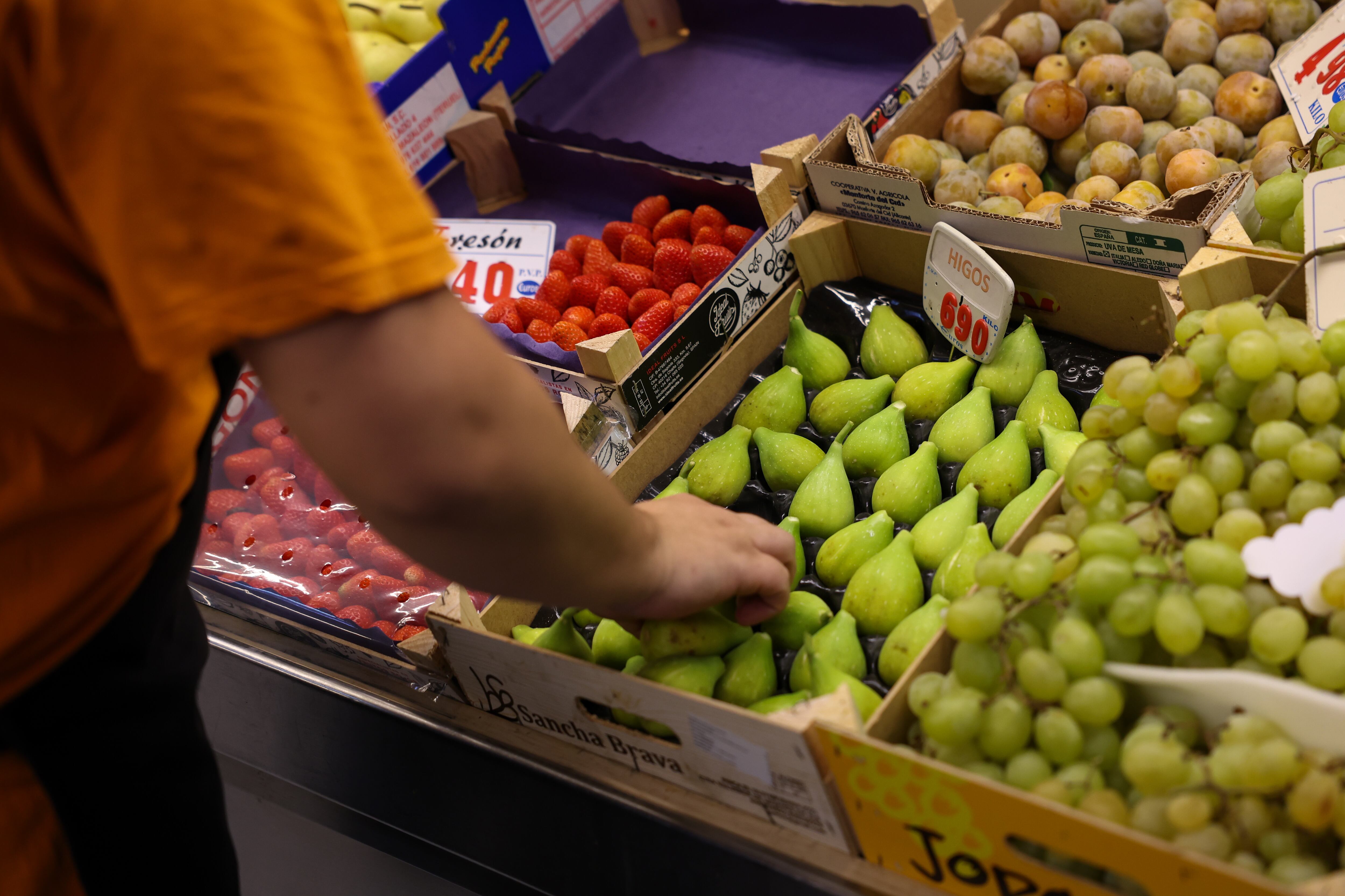 Qué comprar en septiembre en el mercado: higos, tomates, las primeras uvas y pescados azules para alargar el sabor del verano