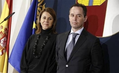 Andrés Gómez Gordo, junto a María Dolores de Cospedal, en su etapa de asesor de la entonces presidenta de Castilla-La Mancha.